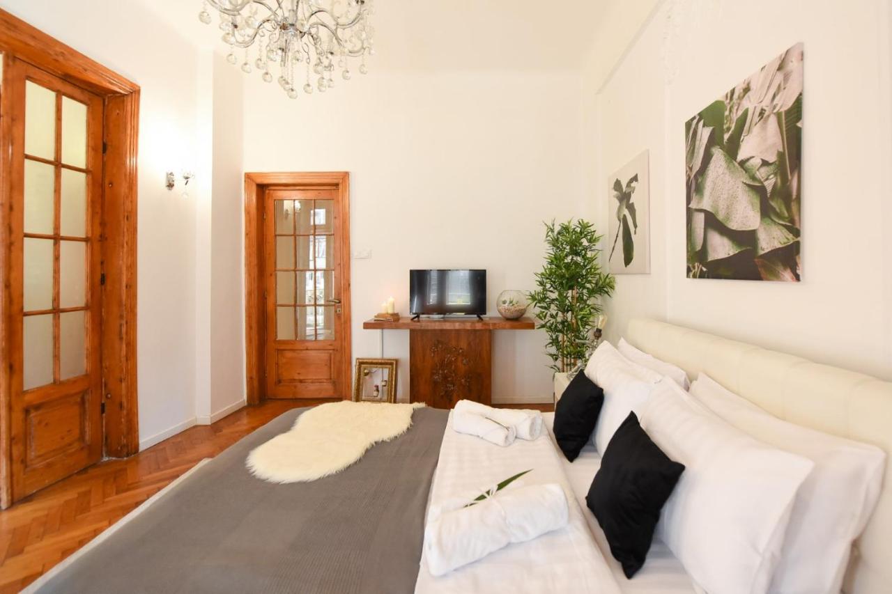 Love.Travel.Explore ♥️Apt W/ Balcony In Old Town Apartment Букурещ Екстериор снимка