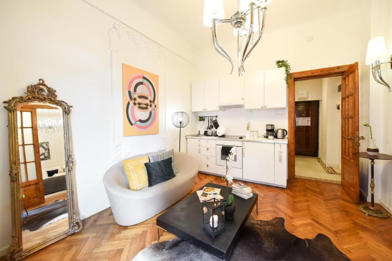 Love.Travel.Explore ♥️Apt W/ Balcony In Old Town Apartment Букурещ Екстериор снимка