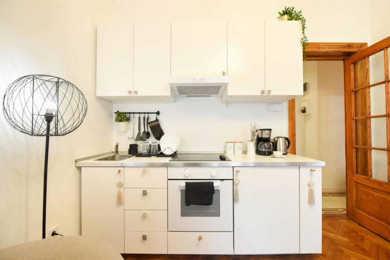Love.Travel.Explore ♥️Apt W/ Balcony In Old Town Apartment Букурещ Екстериор снимка