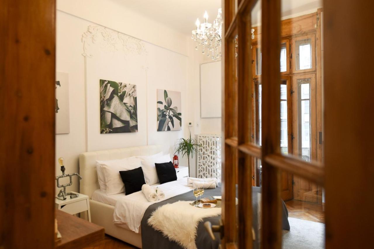 Love.Travel.Explore ♥️Apt W/ Balcony In Old Town Apartment Букурещ Екстериор снимка