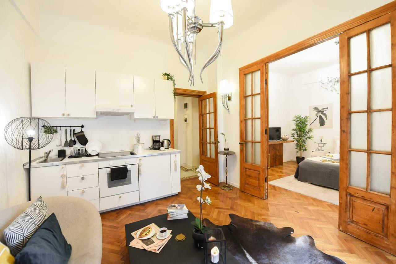 Love.Travel.Explore ♥️Apt W/ Balcony In Old Town Apartment Букурещ Екстериор снимка