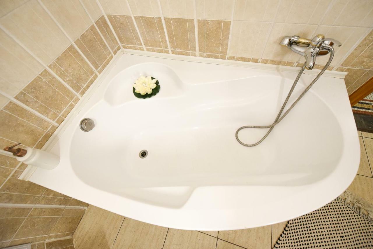 Love.Travel.Explore ♥️Apt W/ Balcony In Old Town Apartment Букурещ Екстериор снимка