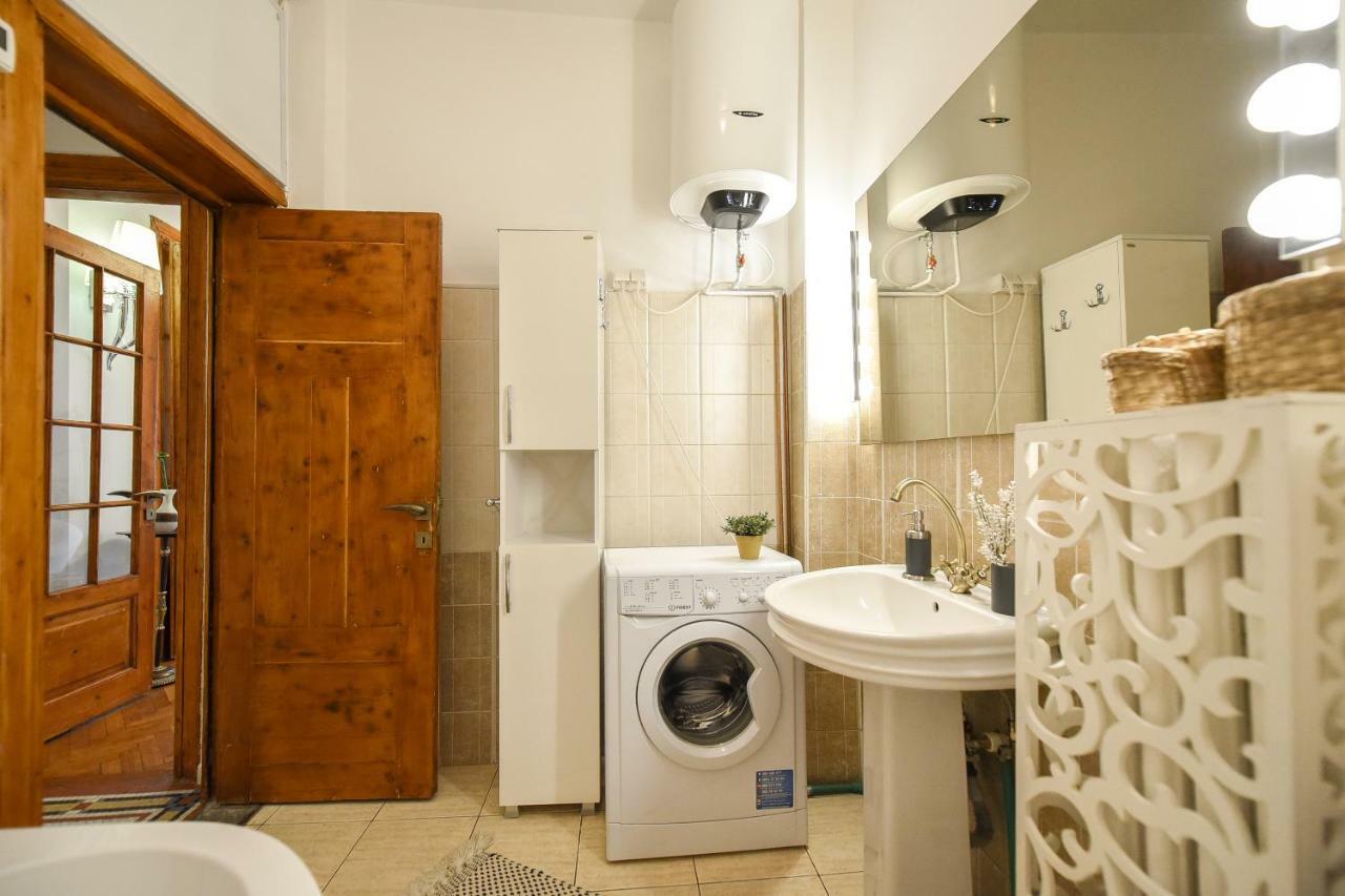 Love.Travel.Explore ♥️Apt W/ Balcony In Old Town Apartment Букурещ Екстериор снимка